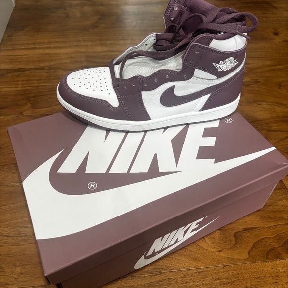 Air Jordan 1 Retro High OG Mauve • Men’s 10 • BNIB — With Original Box main image 6